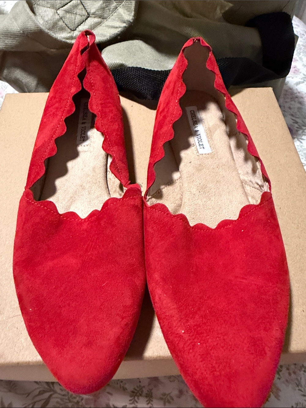 Chelsea & Violet Red Scalloped Pointed-Toe Flats
